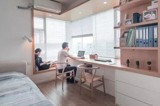 將飄窗改成書桌，它們倆真是絕配，太完美了！